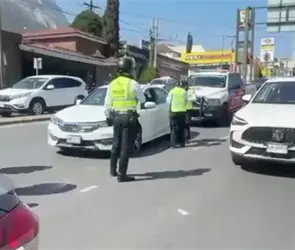 Conductora queda libre tras atropellar a joven en Monterrey