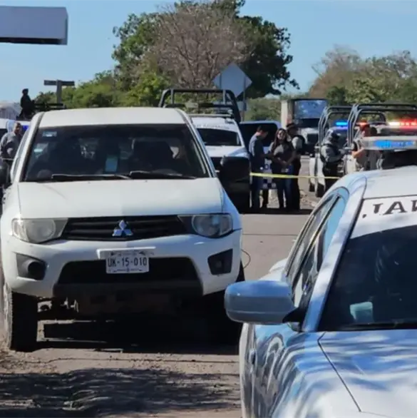Abandonan cinco cuerpos en una camioneta sobre la autopista de Navolato