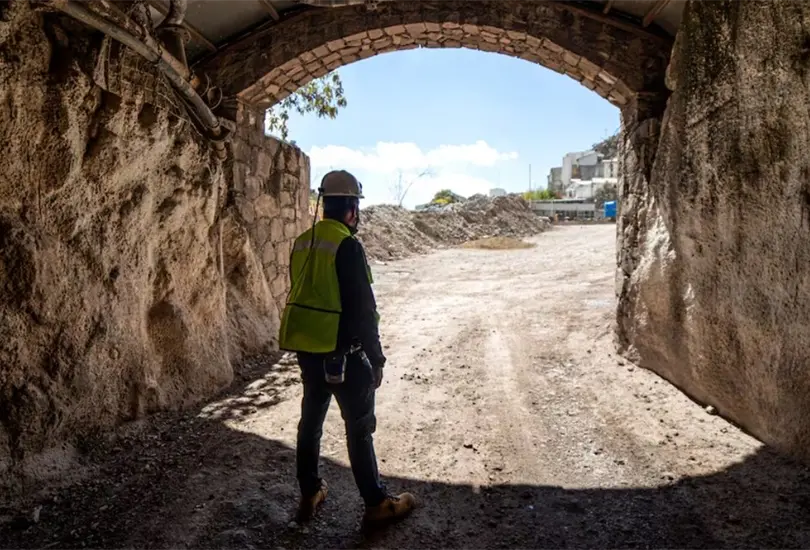 De la extorsi&oacute;n al control de minas, los c&aacute;rteles han convertido la miner&iacute;a en otro de sus negocios.