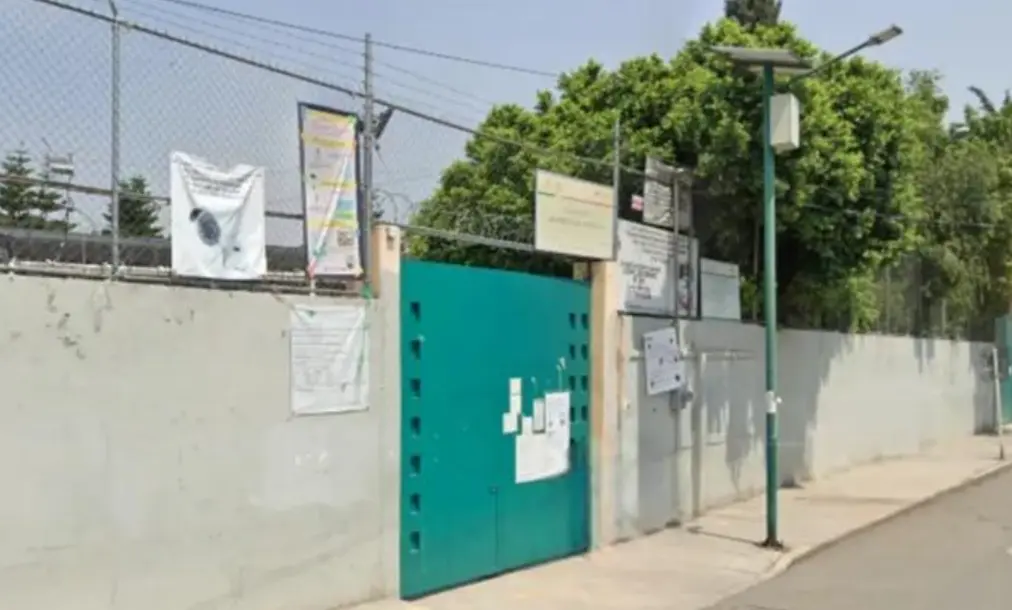 Ambos casos comparten elementos sensibles: denuncias previas de acoso, agresiones que escalaron en gravedad y cuestionamientos sobre la actuación institucional. X.