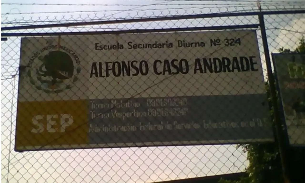  El 13 de octubre de 2025, Nicole, una alumna de 12 años, fue agredida dentro del plantel por un grupo de compañeras. 