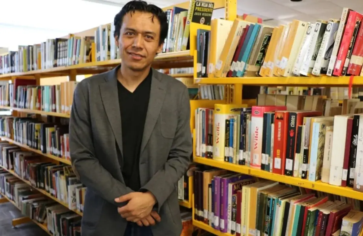  La remoción de Marx Arriaga se da tras polémicas por los contenidos educativos y su gestión al frente de Materiales Educativos en la SEP. 