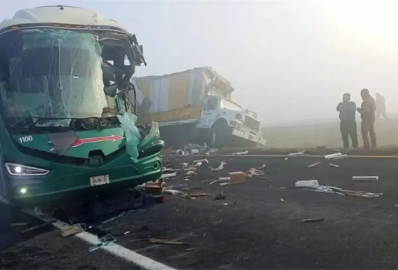 Accidente m&uacute;ltiple en el Libramiento Bicentenario en el Xonacatl&aacute;n–Lerma, deja 3 muertos.