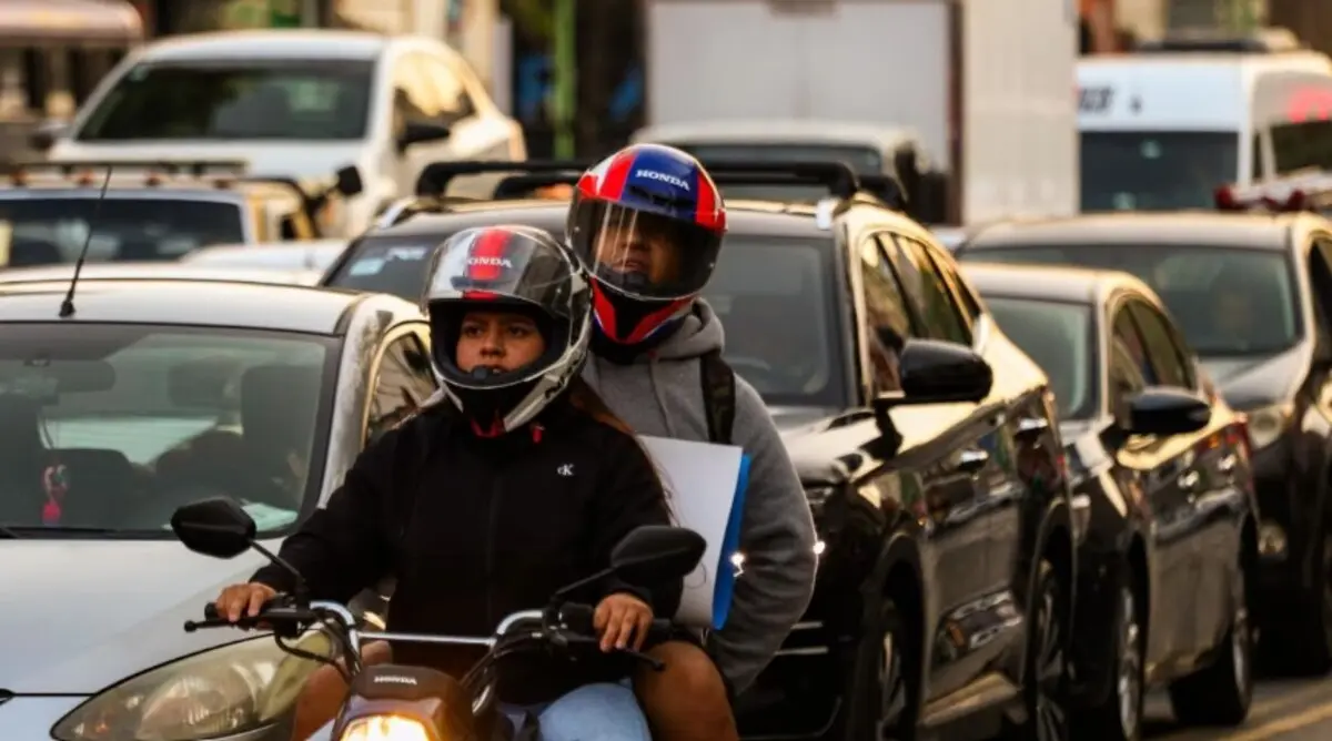  La mala calidad del aire obligó a aplicar restricciones vehiculares para reducir la contaminación. 