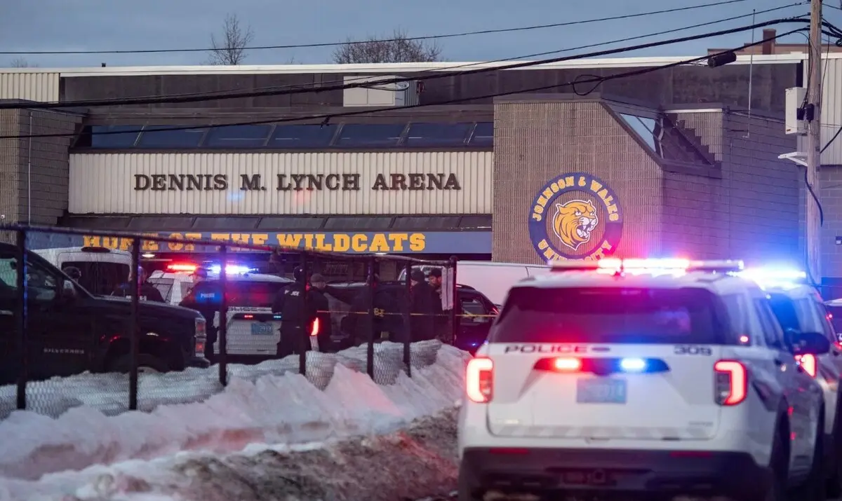  Tiroteo en una arena de hockey juvenil en Rhode Island deja tres muertos. 