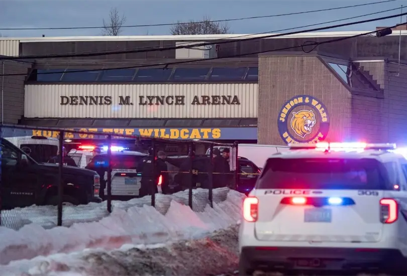Tiroteo en una arena de hockey juvenil en Rhode Island deja tres muertos.