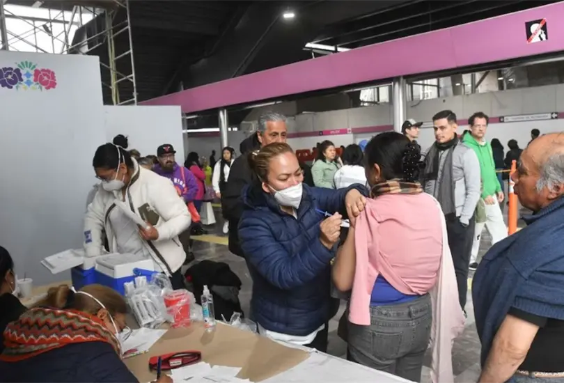 Autoridades reforzaron la vacunaci&oacute;n ante el aumento de contagios.