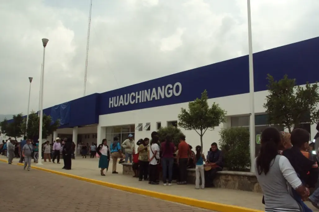 Debido a la llegada conjunta de los pacientes pediátricos, el Hospital General de Huauchinango activó un protocolo de emergencia. Facebook.