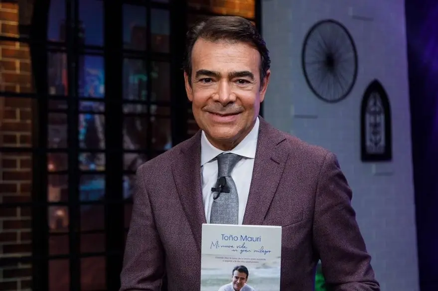 Ahora tiene 61 a&ntilde;os, est&aacute; casado con Carla Alem&aacute;n Magnani y tienen dos hijos. Ha trabajado como actor en telenovelas como 'Por amar sin ley', 'Teresa' y 'Mariachis'.