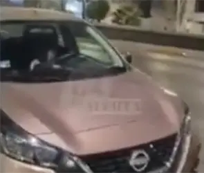 "Lady Bella Durmiente": Captan a conductora durmiendo en su auto en plena avenida de la CDMX