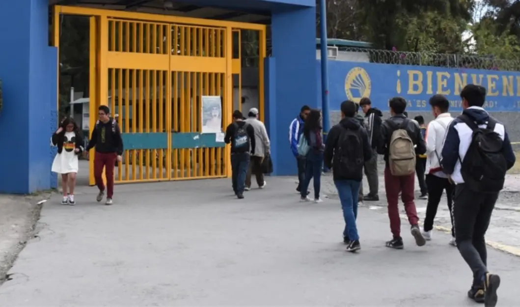 Una alumna fue víctima de agresión a metros de la Puerta 3 del CCH Oriente de la UNAM en CDMX. Especial