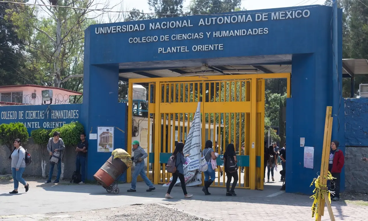  La joven relató que fue golpeada, sujetada del cuello y agredida al resistirse a entregar sus pertenencias al asaltante. 