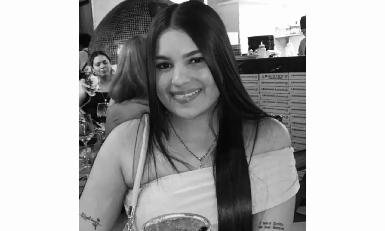  Falso repartidor asesina a joven al entregarle flores en su casa 