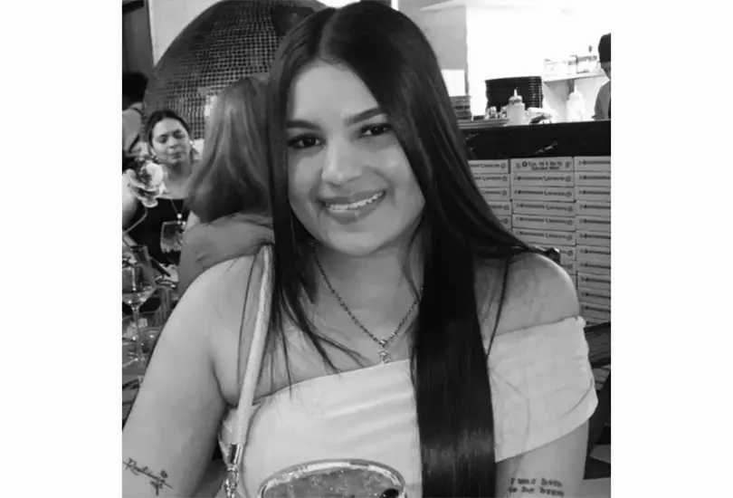 Falso repartidor asesina a joven al entregarle flores en su casa