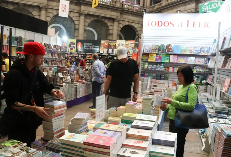 Este recinto universitario se transforma durante diez d&iacute;as en un punto de reuni&oacute;n para editoriales, autores, estudiantes y p&uacute;blico general interesado en las novedades literarias y acad&eacute;micas.