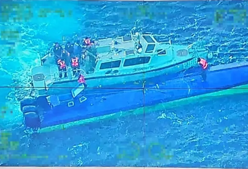 Marina intercepta narcosubmarino con 4 toneladas de cocaína en Manzanillo Marina intercepta narcosubmarino con 4 toneladas de cocaína en Manzanillo