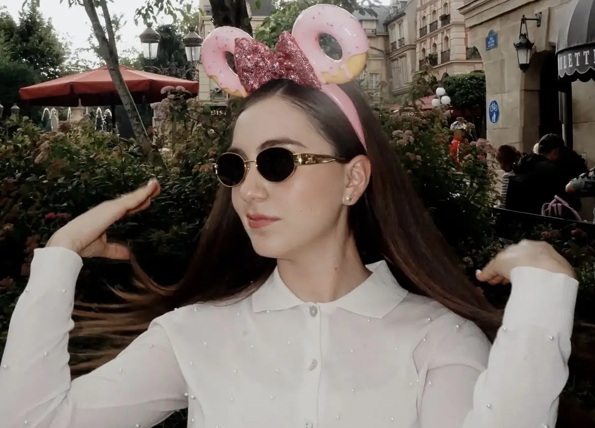 Tiene un negocio llamado The Palette Ice, donde vende helados y snacks. Tiene un negocio llamado The Palette Ice, donde vende helados y snacks.