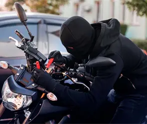 Matan a joven frente a su casa por su moto en Tlaquepaque; c&aacute;maras registran el escape