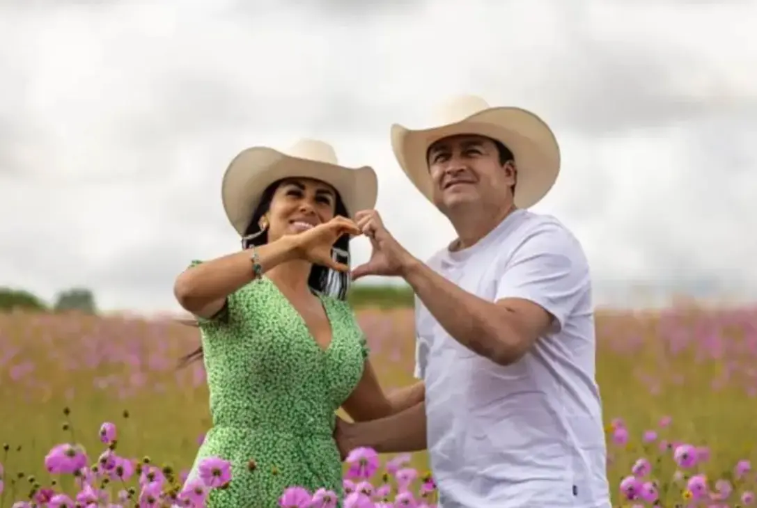 Isabel Martínez Peñuñuri y Juan Rivera. Facebook.