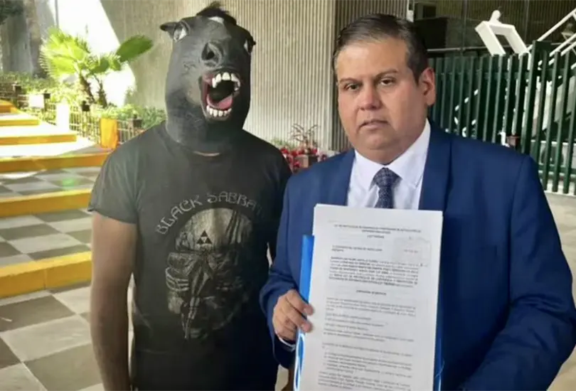 &iquest;Habr&aacute; Ley Therian en Nuevo Le&oacute;n? Congreso entra en debate tras presencia de hombre identificado como "caballo"