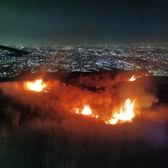 Fuerte incendio en Jardines del Recuerdo, Tlalnepantla: columna de humo alerta a vecinos Fuerte incendio en Jardines del Recuerdo, Tlalnepantla: columna de humo alerta a vecinos