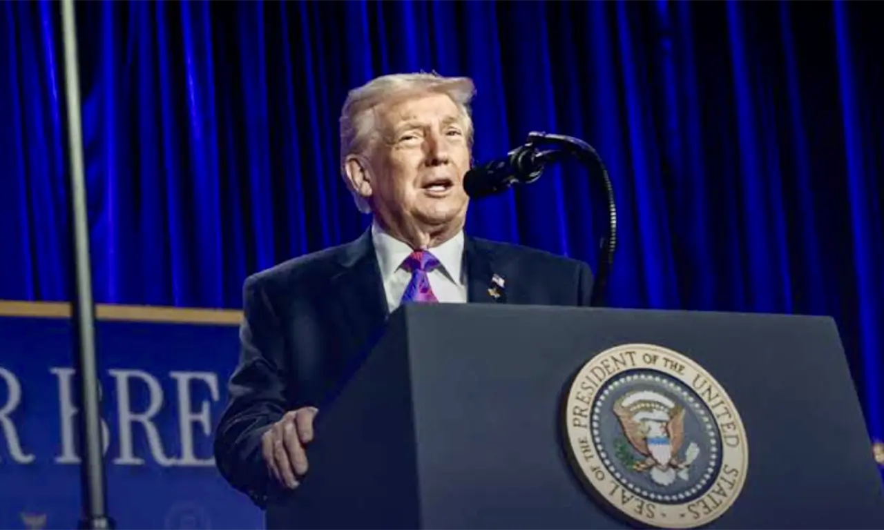  Trump sube aranceles globales al 15% tras revés de la Corte Suprema 