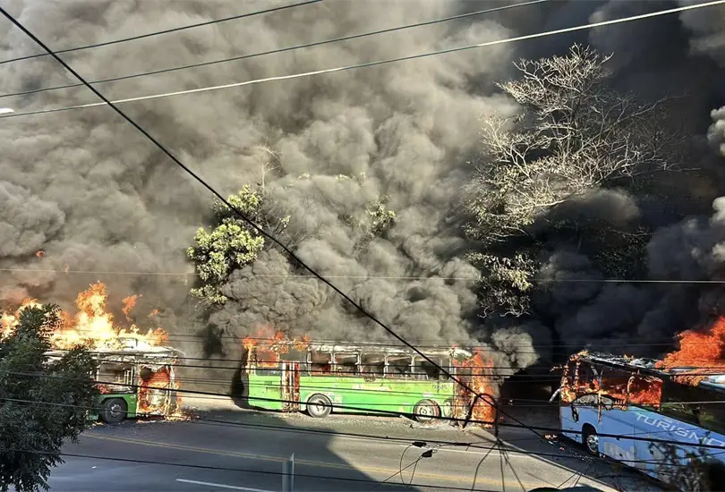 Matan el Mencho: Las impactantes im&aacute;genes de los narcobloqueos y reacciones