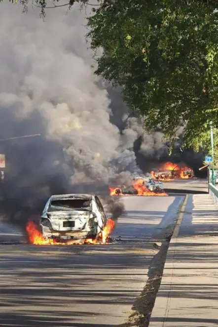 En Jalisco, desde las primeras horas se reportaron vehículos incendiados y bloqueos en carreteras. X.