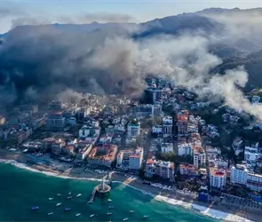 Cancelan vuelos y autobuses tras muerte de "El Mencho": aerol&iacute;neas suspenden operaciones por violencia