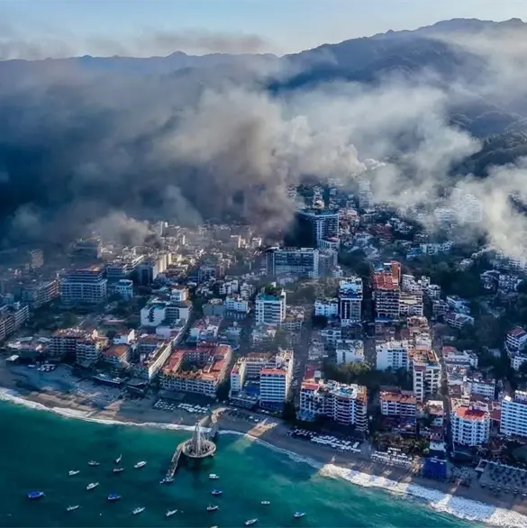 Cancelan vuelos y autobuses tras muerte de "El Mencho": aerol&iacute;neas suspenden operaciones por violencia