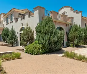 Jeffrey Epstein adquirió el Rancho Zorro el año en que comenzaron los feminicidios en Ciudad Juárez Jeffrey Epstein adquirió el Rancho Zorro el año en que comenzaron los feminicidios en Ciudad Juárez