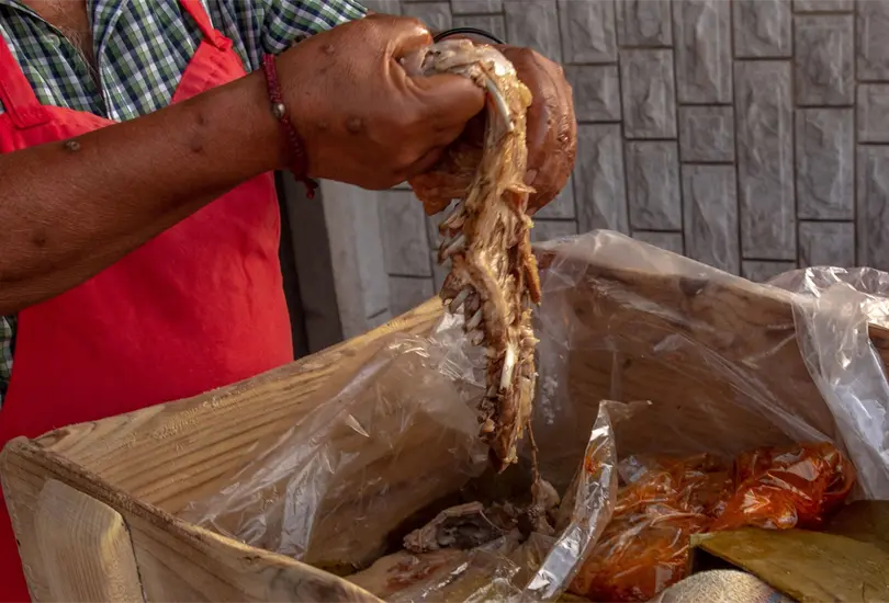 Los asistentes podr&aacute;n disfrutar tacos suaves o dorados, acompa&ntilde;ados de consom&eacute; caliente, tortillas reci&eacute;n hechas y una amplia variedad de salsas que van del picor ligero al fuego intenso.
