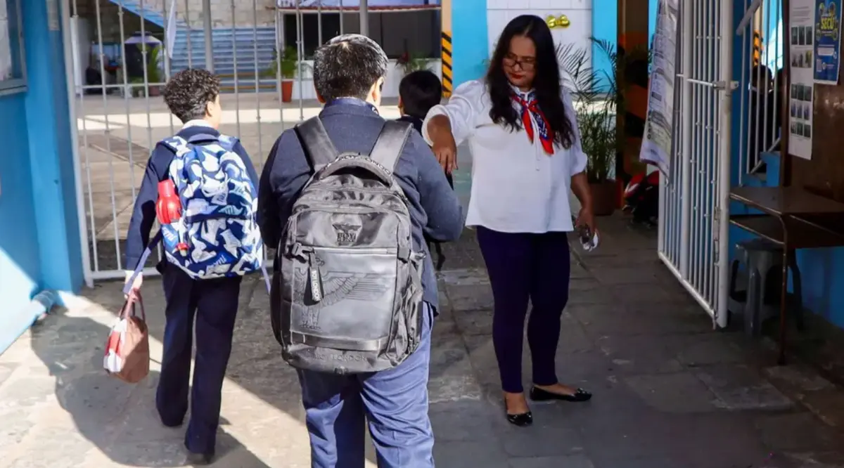  Al menos cinco estados que fueron afectados con narcobloqueos regresan a clases presenciales. 