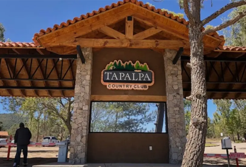 El aislamiento y la exclusividad del lugar le permitieron ocultarse sin sospechas.