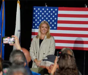 Karoline Leavitt lanza advertencia a c&aacute;rteles: "pagar&aacute;n graves consecuencias" si da&ntilde;an a estadounidenses