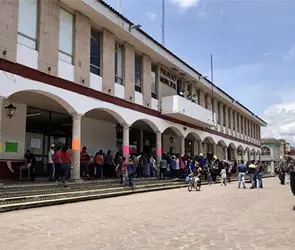 Ataque armado en Jiquilpan: rafaguean la Presidencia Municipal, sicarios difunden el video