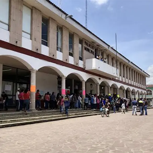 Ataque armado en Jiquilpan: rafaguean la Presidencia Municipal, sicarios difunden el video