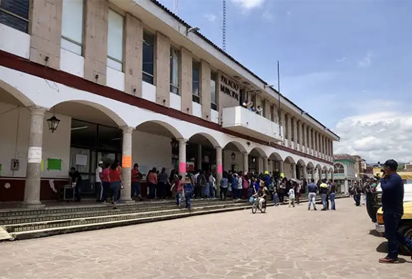 Ataque armado en Jiquilpan: rafaguean la Presidencia Municipal, sicarios difunden el video