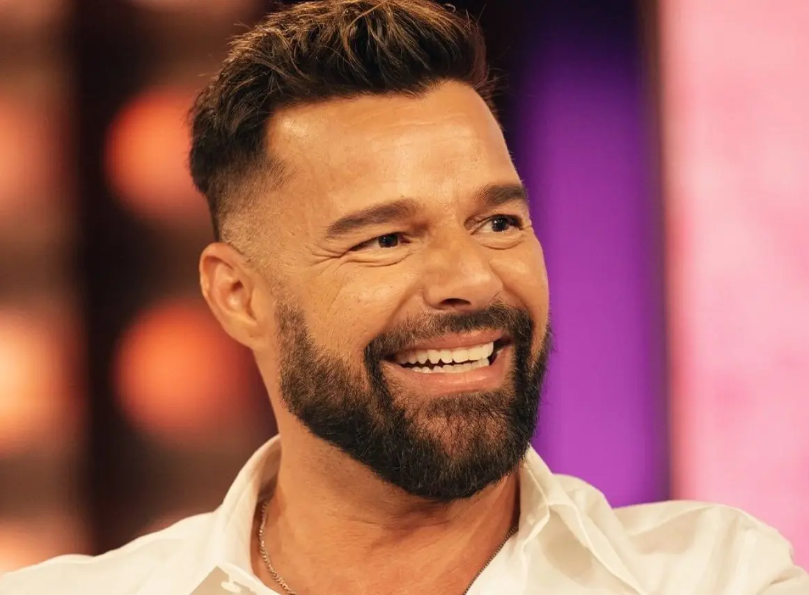 Ahora tiene 54 años; en 2023 se divorció de Jwan Yosef y es padre de cuatro hijos. Fue de los integrantes que mayor éxito tuvo en la música como solista; también ha actuado en series como 'American Crime Story'.