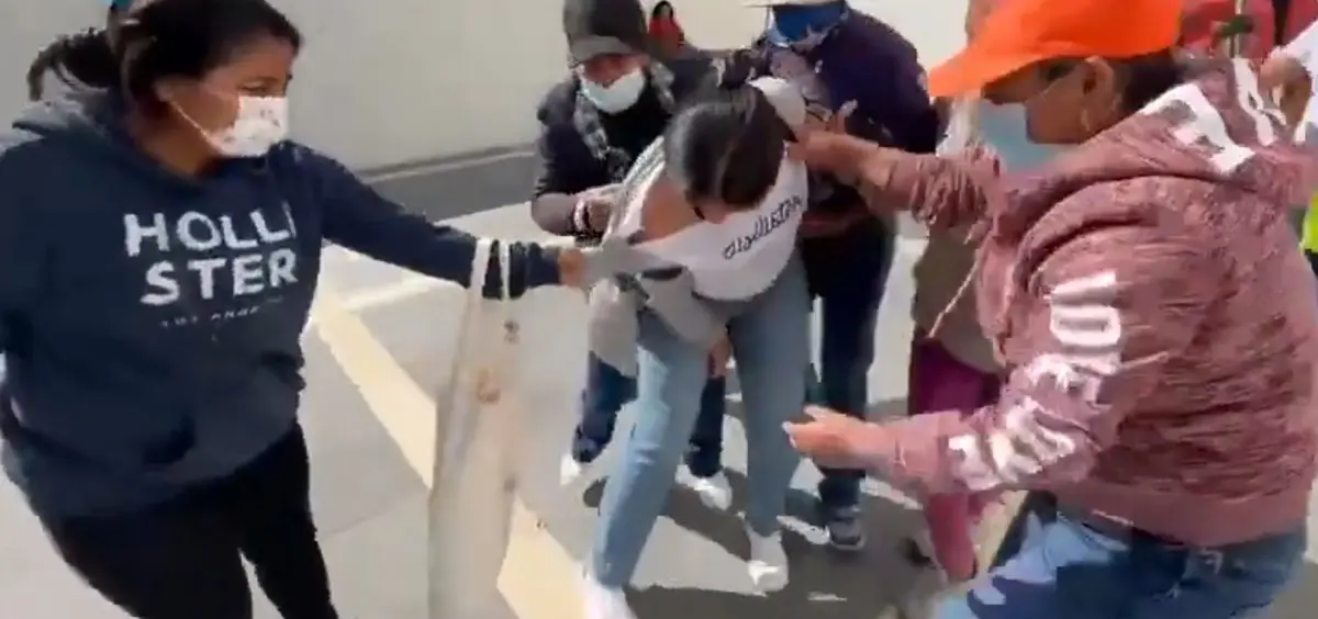 Los pobladores entraron por la alcaldesa y se la llevaron. Especial.