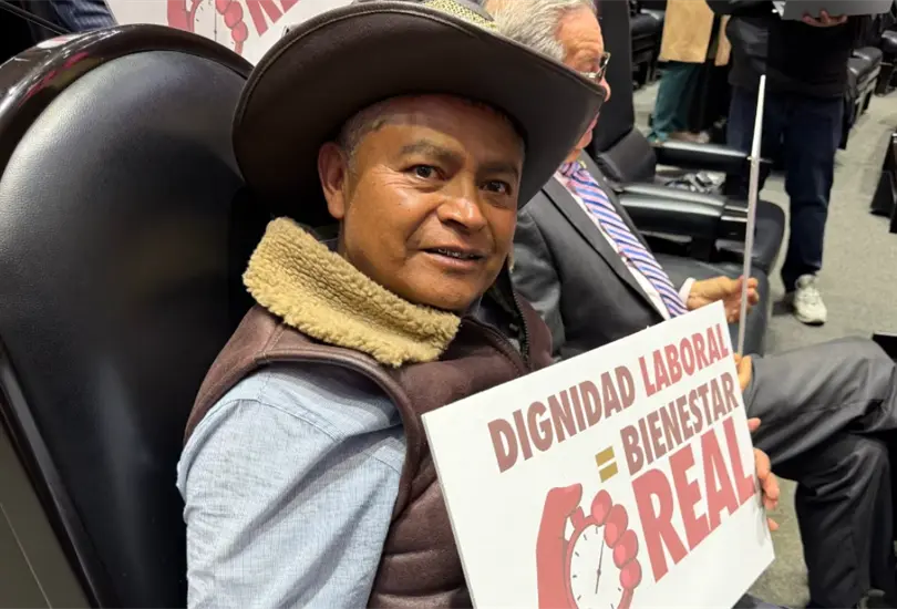 Morales Flores fue uno de los m&aacute;s duros cr&iacute;ticos de Sergio Mayer, de quien afirm&oacute; que "no tiene idea de las reformas que se est&aacute;n votando".