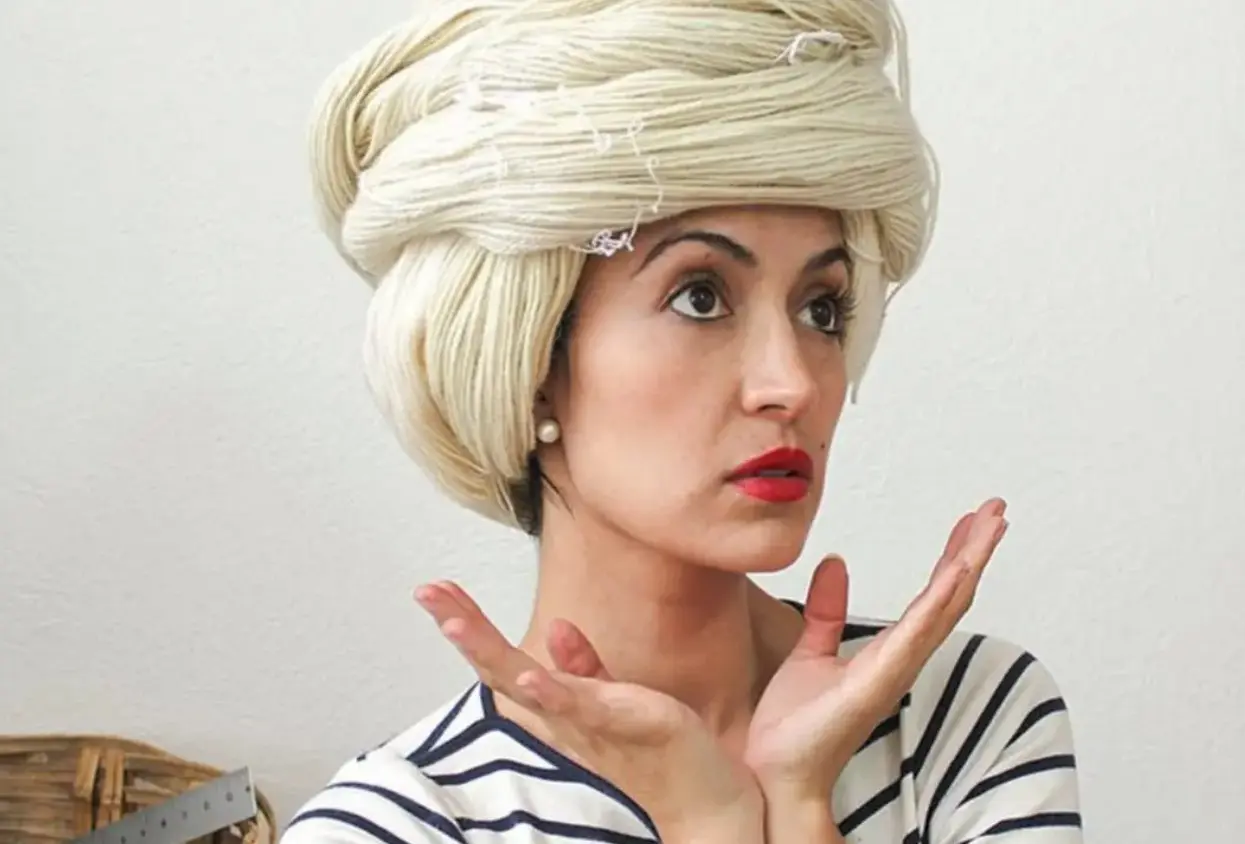 Su marca trabaja con comunidades de Oaxaca e India, promoviendo el empleo y el desarrollo local.