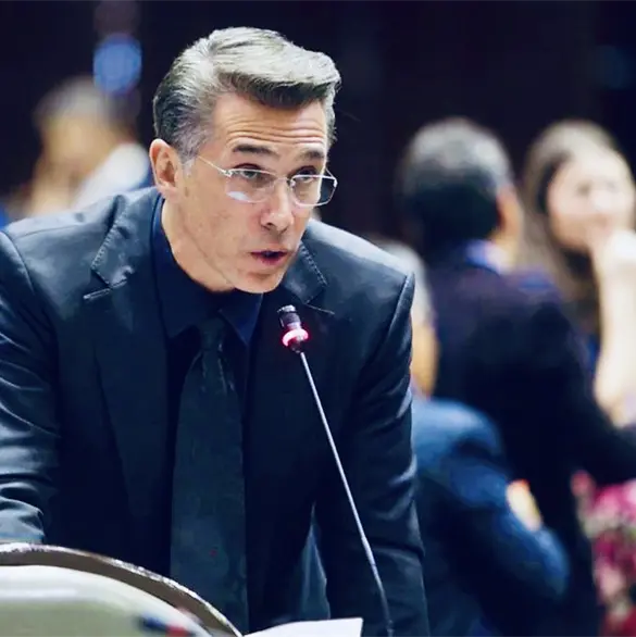 Morena castiga a Sergio Mayer por irse a La Casa de los Famosos: le suspenden derechos por da&ntilde;ar la imagen del partido