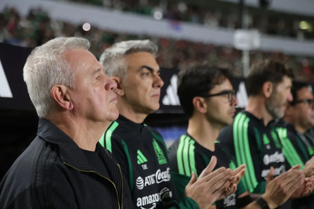 EL cuerpo técnico de la selección se unió al minuto de silencio. Cuartoscuro.
