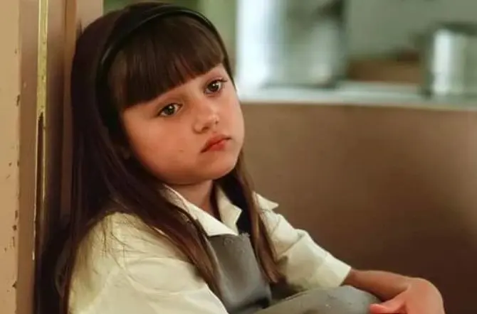 La historia da un giro cuando Chabelita decide escaparse del orfanato para encontrar a sus verdaderos padres y, con su ternura, transforma a quienes la rodean.