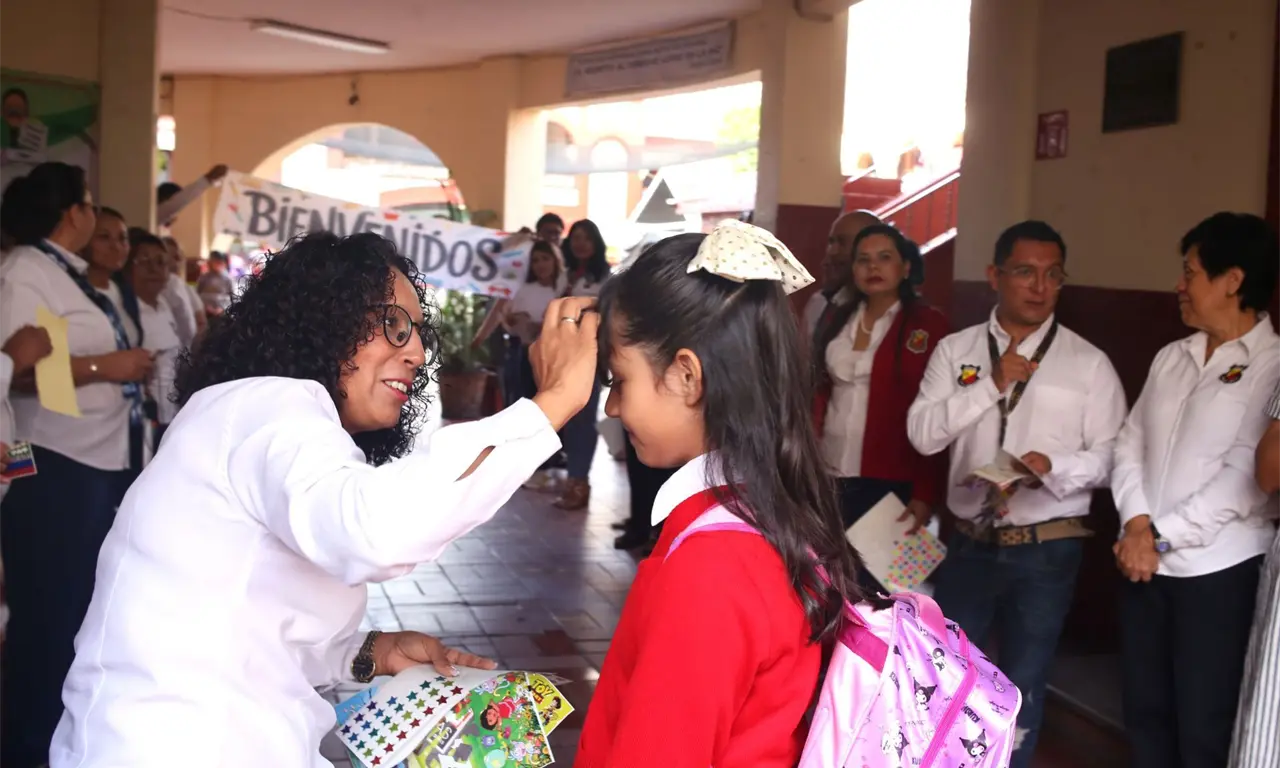  El objetivo es aliviar el gasto familiar al inicio del ciclo escolar y ampliar la cobertura de apoyos educativos en todo el país. 