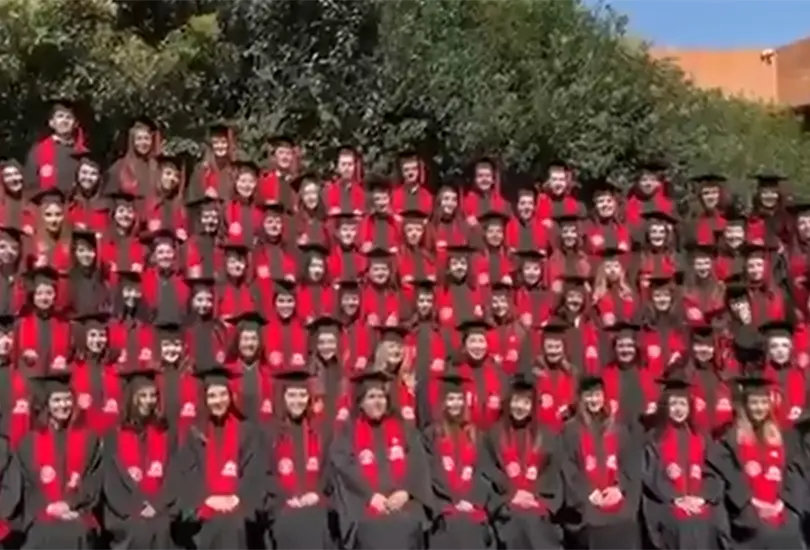 ¡Graduación termina en tragedia! Más de 20 estudiantes heridos tras colapso en la Ibero ¡Graduación termina en tragedia! Más de 20 estudiantes heridos tras colapso en la Ibero