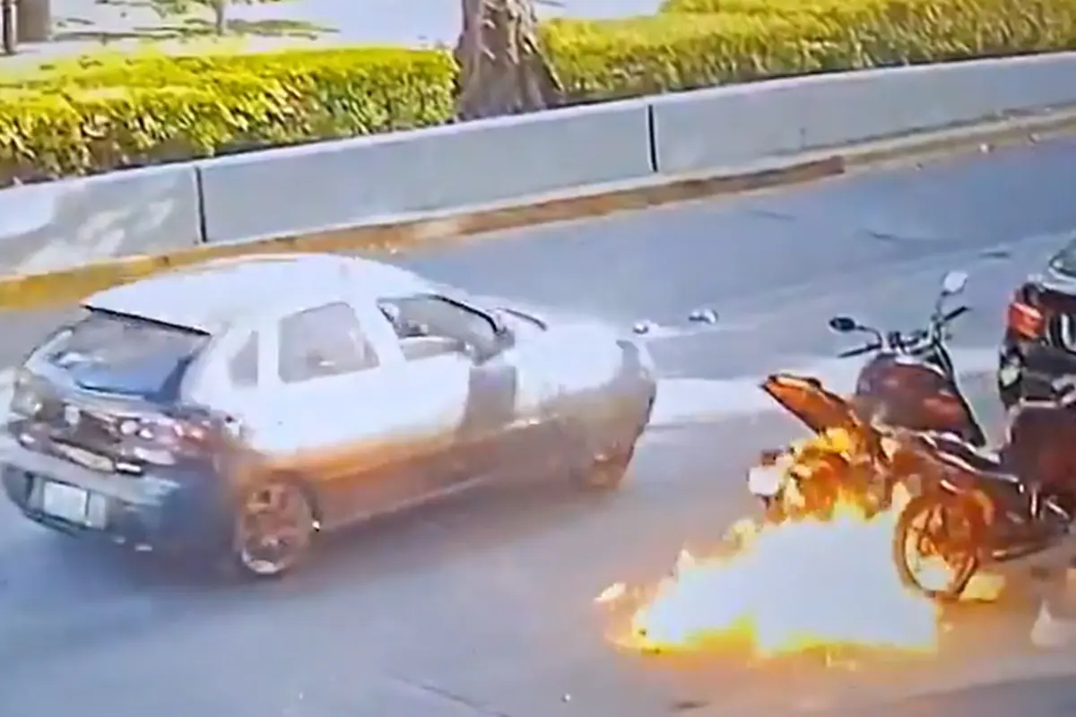 Sujeto lanza bomba molotov a motocicletas Especial