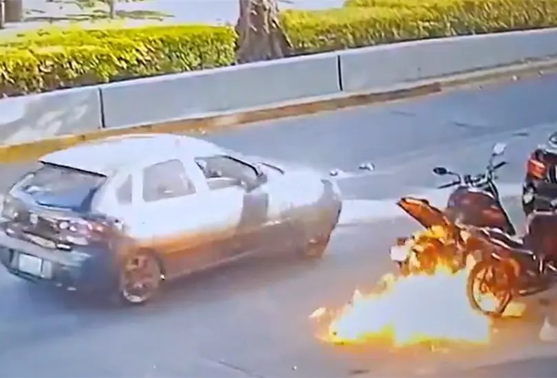 Captan ataque con bomba Molotov contra motocicletas en Guadalajara Captan ataque con bomba Molotov contra motocicletas en Guadalajara