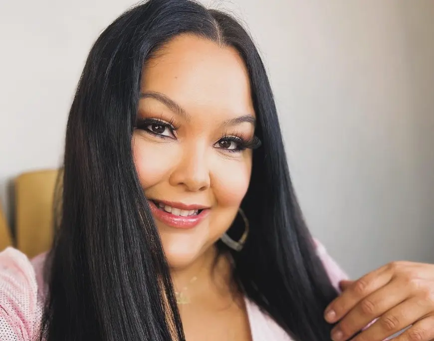 Public&oacute; el libro Alma ligera en cuerpo pesado en diciembre de 2020, combinando vivencias personales y reflexiones.<br>